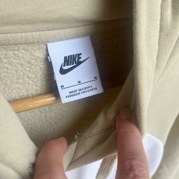 Nike men’s color clash pullover hoodie - medium - Picture 4 of 10